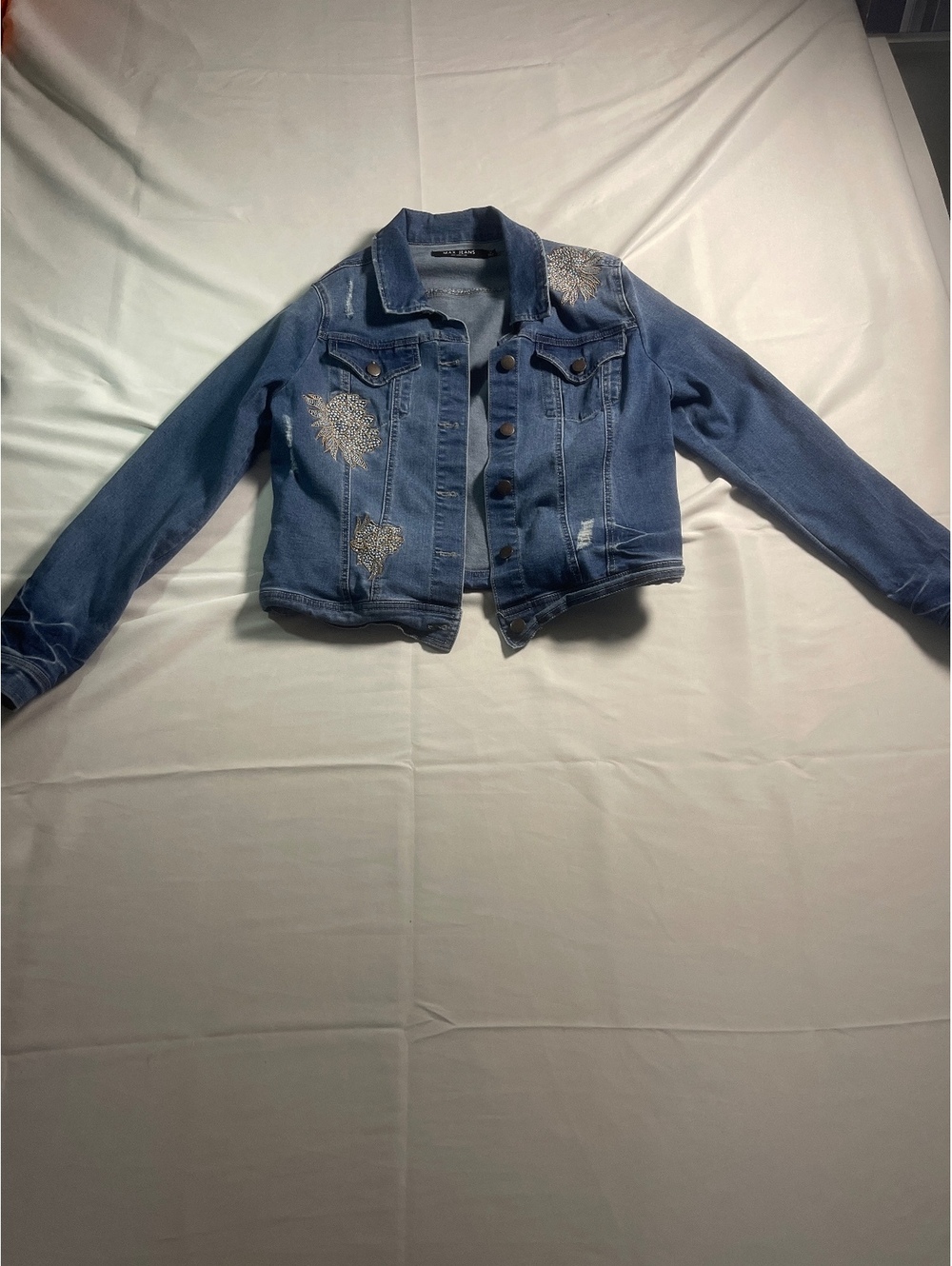 Women’s Size Medium Max Jeans Cropped Denim Jacket with Embroidered Flowers